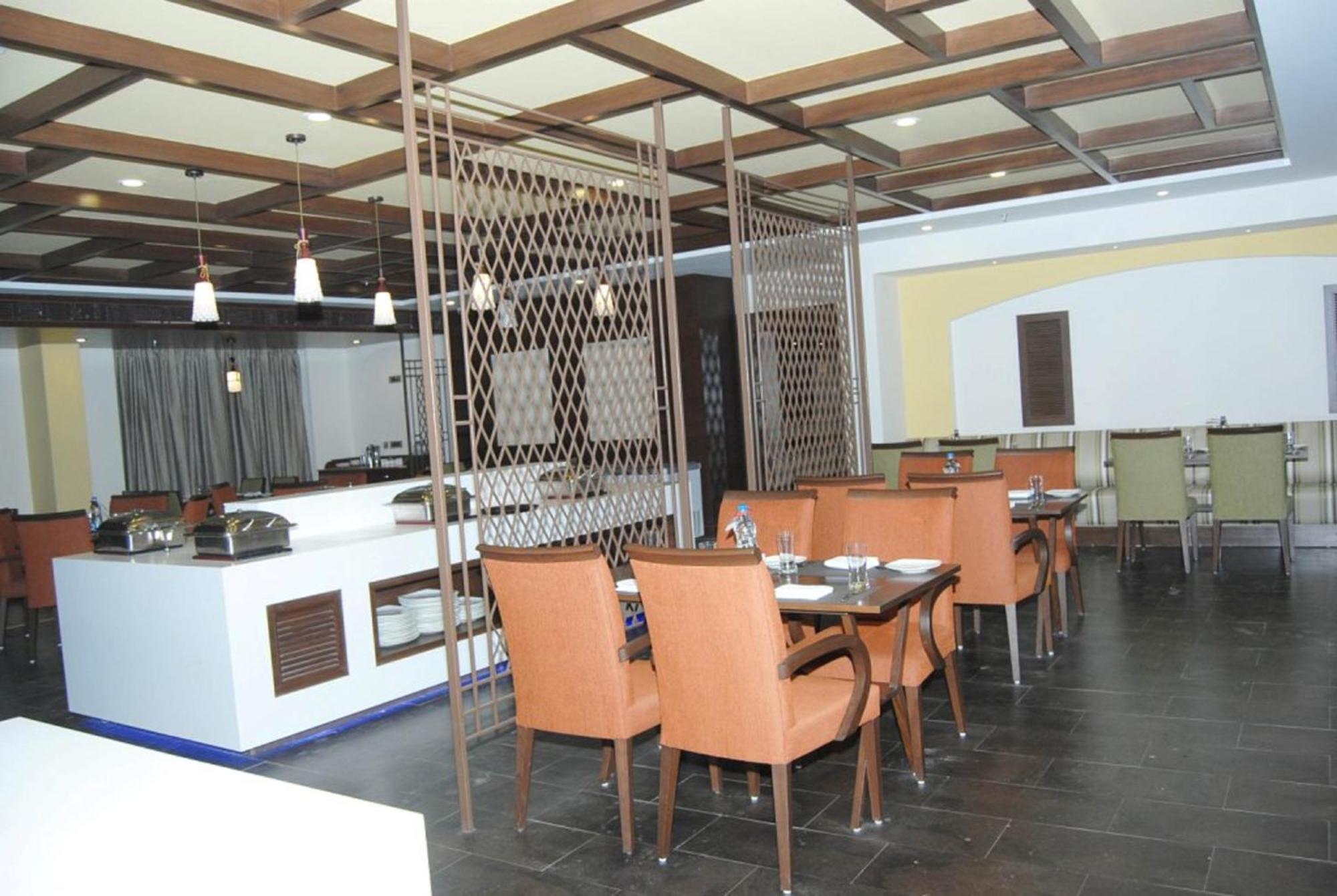 Hotel Abigail Goradia'S เชอร์ดี ภายนอก รูปภาพ