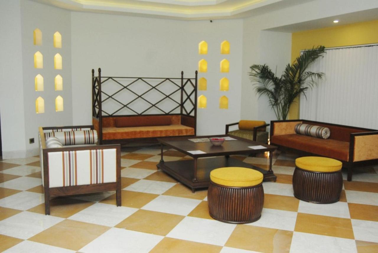 Hotel Abigail Goradia'S เชอร์ดี ภายนอก รูปภาพ