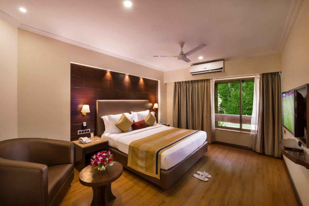 Hotel Abigail Goradia'S เชอร์ดี ภายนอก รูปภาพ
