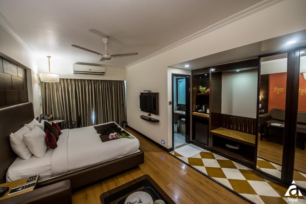 Hotel Abigail Goradia'S เชอร์ดี ภายนอก รูปภาพ